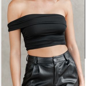 black one shoulder crop top